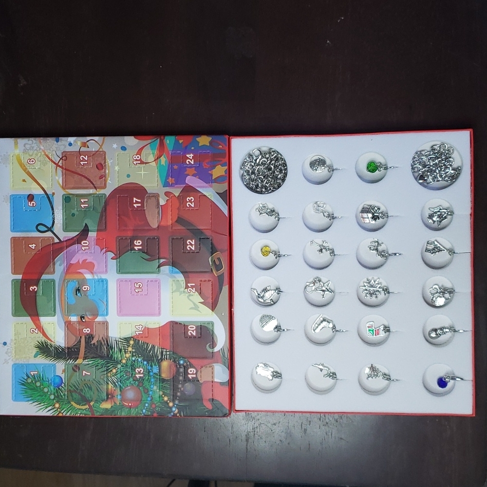 DIY Christmas charms bracelet / necklace